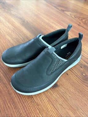 Merrill women’s slip on size 7
